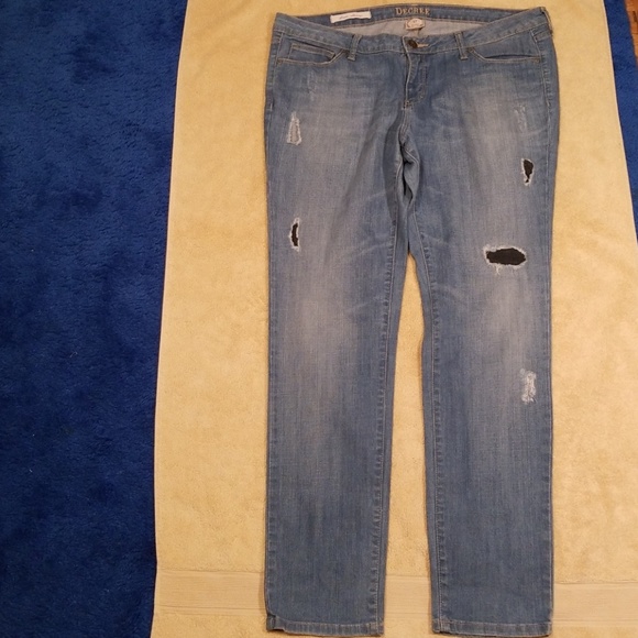 Decree Super Skinny Distressed Jeans in Size 17 - Picture 8 of 8